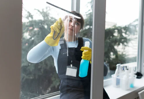 Nettoyage de vitres intérieures et extérieures à Hypercourt